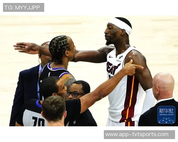 国王队与热火队激战正酣谁能在季后赛中笑到最后争夺总冠军荣耀