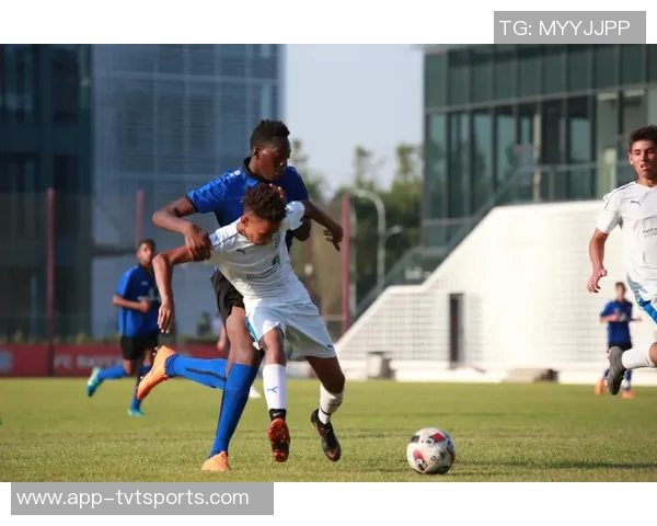 赞岐釜玉与福冈黄蜂的激烈对决展现足球魅力与团队精神